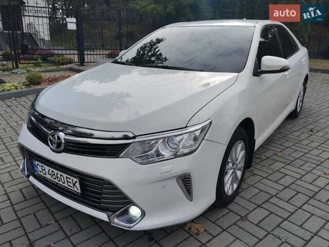 Белый Тойота Камри, объемом двигателя 2.49 л и пробегом 175 тыс. км за 13800 $, фото 2 на Automoto.ua