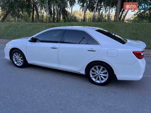 Белый Тойота Камри, объемом двигателя 2.49 л и пробегом 180 тыс. км за 15500 $, фото 4 на Automoto.ua