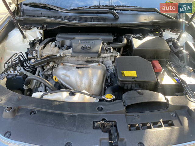 Белый Тойота Камри, объемом двигателя 2.49 л и пробегом 208 тыс. км за 12100 $, фото 8 на Automoto.ua