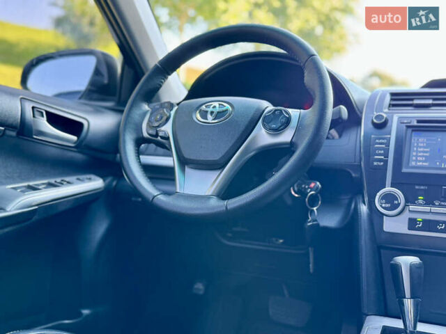 Білий Тойота Камрі, об'ємом двигуна 2.5 л та пробігом 247 тис. км за 10650 $, фото 30 на Automoto.ua