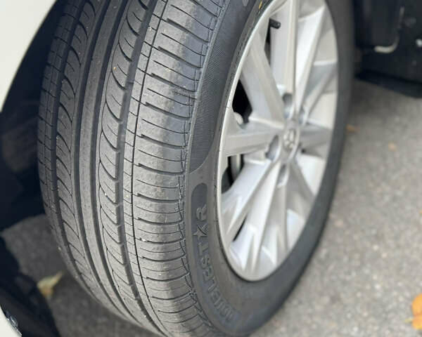 Белый Тойота Камри, объемом двигателя 2.49 л и пробегом 297 тыс. км за 14400 $, фото 9 на Automoto.ua