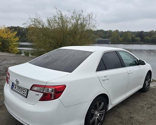 Белый Тойота Камри, объемом двигателя 2.5 л и пробегом 242 тыс. км за 10700 $, фото 5 на Automoto.ua