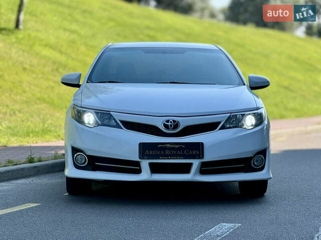 Білий Тойота Камрі, об'ємом двигуна 2.5 л та пробігом 247 тис. км за 10650 $, фото 6 на Automoto.ua