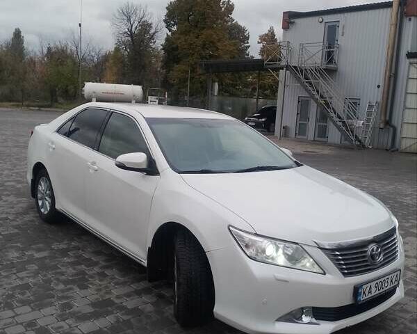 Белый Тойота Камри, объемом двигателя 2.5 л и пробегом 235 тыс. км за 13200 $, фото 5 на Automoto.ua
