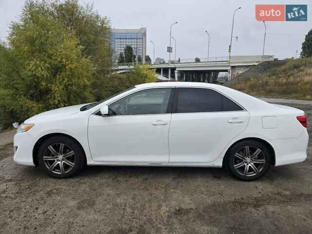 Белый Тойота Камри, объемом двигателя 2.5 л и пробегом 242 тыс. км за 10700 $, фото 2 на Automoto.ua