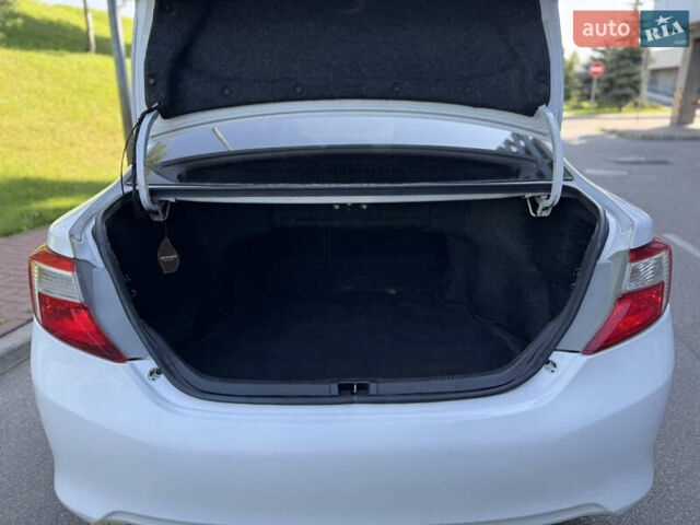 Білий Тойота Камрі, об'ємом двигуна 2.5 л та пробігом 247 тис. км за 10650 $, фото 26 на Automoto.ua