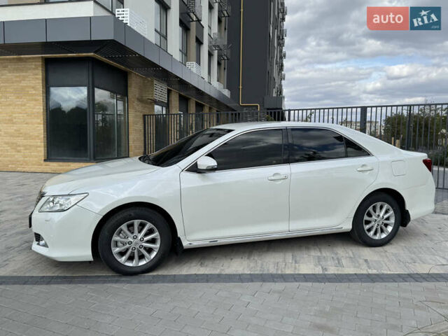 Белый Тойота Камри, объемом двигателя 2.49 л и пробегом 297 тыс. км за 14400 $, фото 12 на Automoto.ua