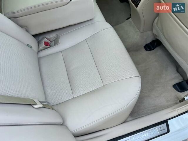 Белый Тойота Камри, объемом двигателя 2.49 л и пробегом 180 тыс. км за 15500 $, фото 15 на Automoto.ua