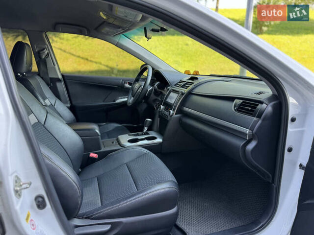 Білий Тойота Камрі, об'ємом двигуна 2.5 л та пробігом 247 тис. км за 10650 $, фото 33 на Automoto.ua