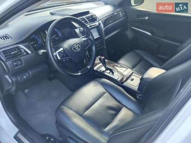 Белый Тойота Камри, объемом двигателя 2.49 л и пробегом 175 тыс. км за 13800 $, фото 11 на Automoto.ua
