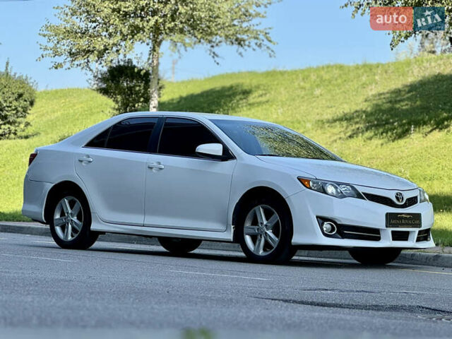Білий Тойота Камрі, об'ємом двигуна 2.5 л та пробігом 247 тис. км за 10650 $, фото 18 на Automoto.ua