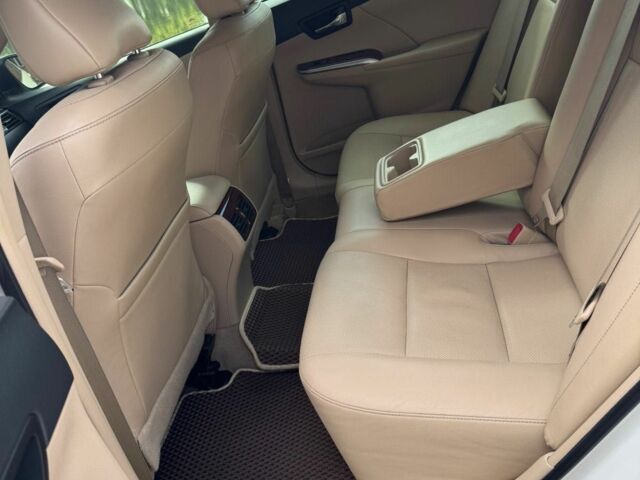 Белый Тойота Камри, объемом двигателя 2.5 л и пробегом 250 тыс. км за 13990 $, фото 3 на Automoto.ua