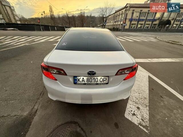 Белый Тойота Камри, объемом двигателя 2.5 л и пробегом 250 тыс. км за 11000 $, фото 4 на Automoto.ua