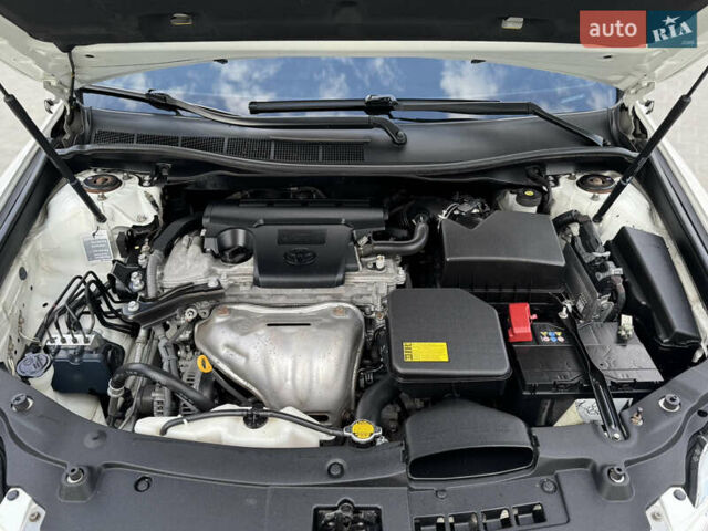 Белый Тойота Камри, объемом двигателя 2.49 л и пробегом 297 тыс. км за 14400 $, фото 16 на Automoto.ua