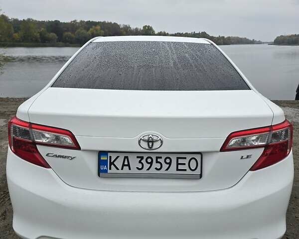 Белый Тойота Камри, объемом двигателя 2.5 л и пробегом 242 тыс. км за 10700 $, фото 4 на Automoto.ua