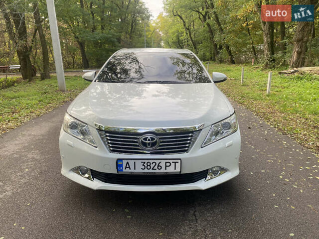Белый Тойота Камри, объемом двигателя 2.49 л и пробегом 208 тыс. км за 12100 $, фото 1 на Automoto.ua