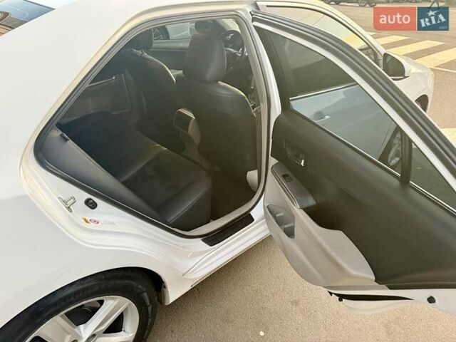 Белый Тойота Камри, объемом двигателя 2.5 л и пробегом 250 тыс. км за 11000 $, фото 15 на Automoto.ua