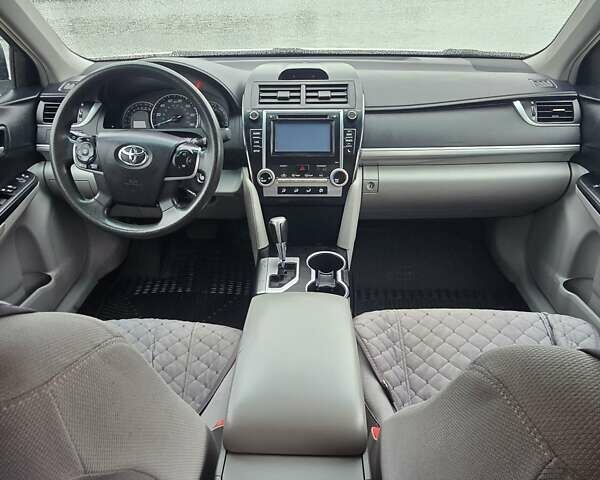 Белый Тойота Камри, объемом двигателя 2.5 л и пробегом 242 тыс. км за 10700 $, фото 20 на Automoto.ua