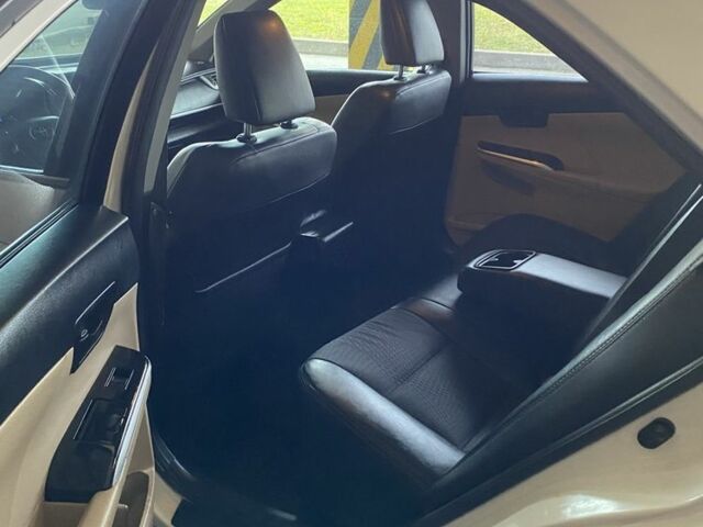 Белый Тойота Камри, объемом двигателя 2.5 л и пробегом 199 тыс. км за 7650 $, фото 2 на Automoto.ua