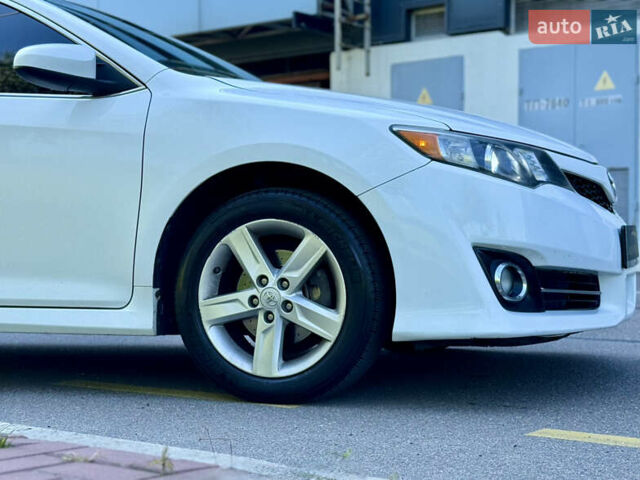 Білий Тойота Камрі, об'ємом двигуна 2.5 л та пробігом 247 тис. км за 10650 $, фото 9 на Automoto.ua