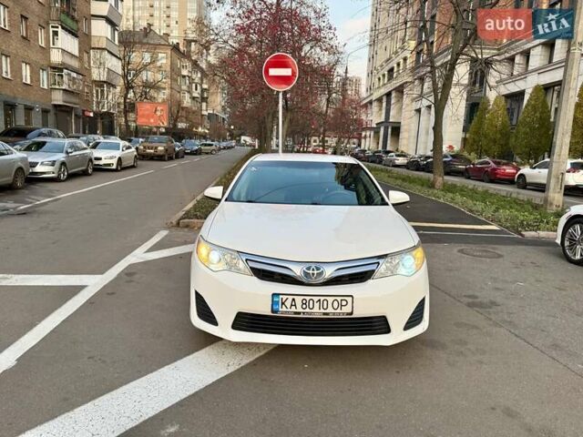 Белый Тойота Камри, объемом двигателя 2.5 л и пробегом 250 тыс. км за 11000 $, фото 8 на Automoto.ua