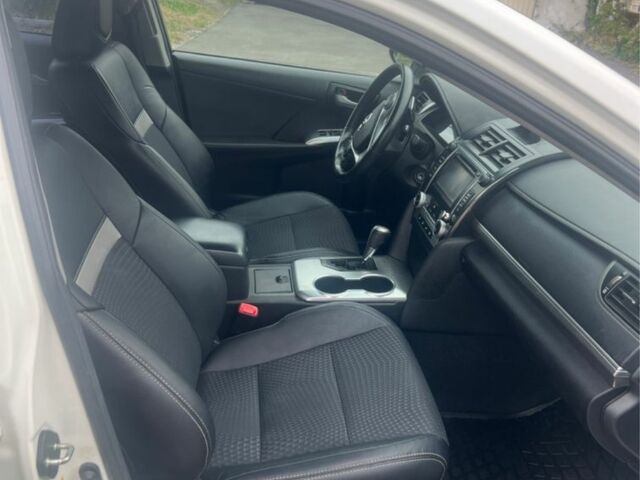 Білий Тойота Камрі, об'ємом двигуна 2.5 л та пробігом 172 тис. км за 10000 $, фото 2 на Automoto.ua