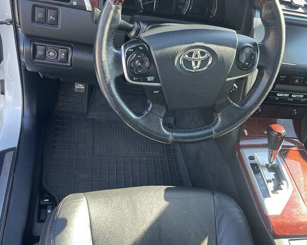 Білий Тойота Камрі, об'ємом двигуна 2.5 л та пробігом 198 тис. км за 14500 $, фото 14 на Automoto.ua