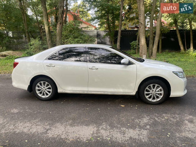 Белый Тойота Камри, объемом двигателя 2.49 л и пробегом 208 тыс. км за 12100 $, фото 5 на Automoto.ua