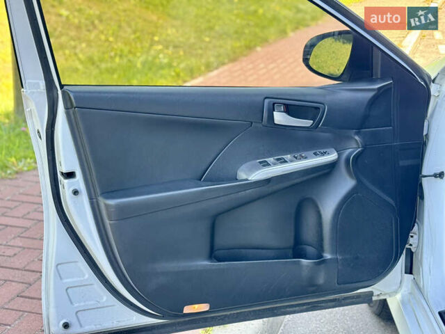 Білий Тойота Камрі, об'ємом двигуна 2.5 л та пробігом 247 тис. км за 10650 $, фото 20 на Automoto.ua