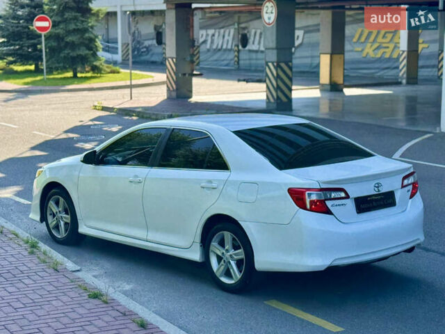 Білий Тойота Камрі, об'ємом двигуна 2.5 л та пробігом 247 тис. км за 10650 $, фото 14 на Automoto.ua