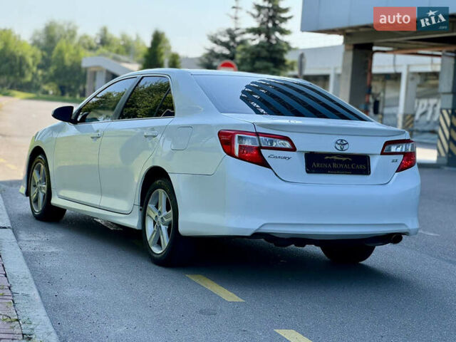Білий Тойота Камрі, об'ємом двигуна 2.5 л та пробігом 247 тис. км за 10650 $, фото 13 на Automoto.ua