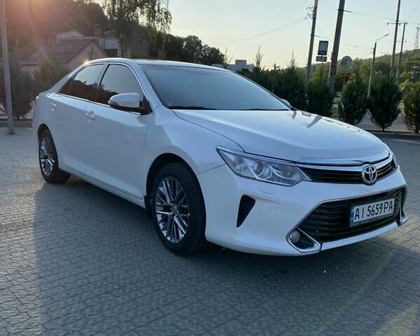 Тойота Камри 2014 в Полтаве на Automoto.ua Белый Тойота Камри, объемом двигателя 2.49 л и пробегом 203 тыс. км за 15800 $, фото 5 на Automoto.ua