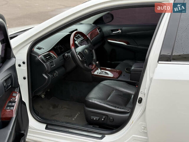 Білий Тойота Камрі, об'ємом двигуна 2.49 л та пробігом 250 тис. км за 13000 $, фото 8 на Automoto.ua