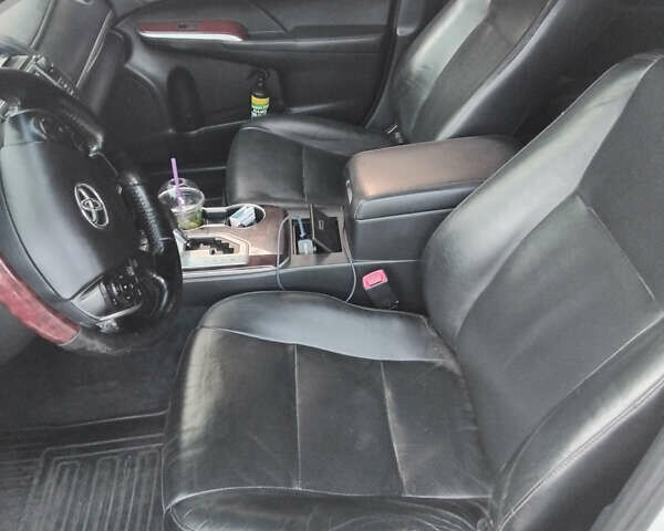 Белый Тойота Камри, объемом двигателя 2.49 л и пробегом 295 тыс. км за 12000 $, фото 9 на Automoto.ua