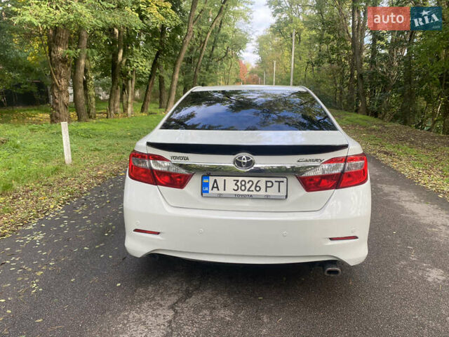 Белый Тойота Камри, объемом двигателя 2.49 л и пробегом 208 тыс. км за 12100 $, фото 3 на Automoto.ua