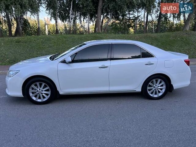 Белый Тойота Камри, объемом двигателя 2.49 л и пробегом 180 тыс. км за 15500 $, фото 3 на Automoto.ua