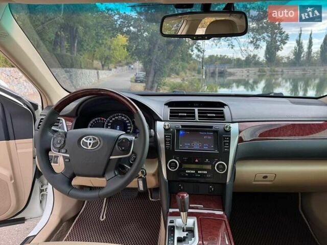 Белый Тойота Камри, объемом двигателя 2.5 л и пробегом 250 тыс. км за 13990 $, фото 7 на Automoto.ua