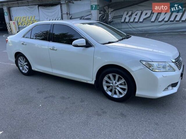 Белый Тойота Камри, объемом двигателя 2.49 л и пробегом 180 тыс. км за 15500 $, фото 7 на Automoto.ua