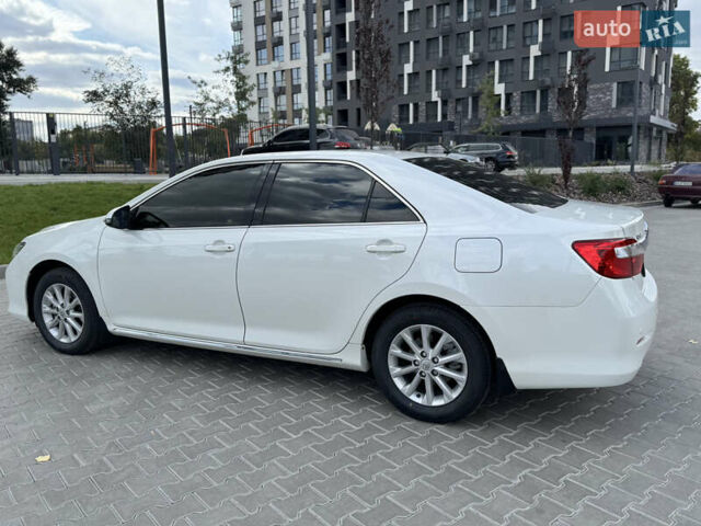 Белый Тойота Камри, объемом двигателя 2.49 л и пробегом 297 тыс. км за 14400 $, фото 15 на Automoto.ua