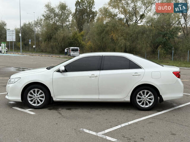 Білий Тойота Камрі, об'ємом двигуна 2.49 л та пробігом 250 тис. км за 13000 $, фото 6 на Automoto.ua