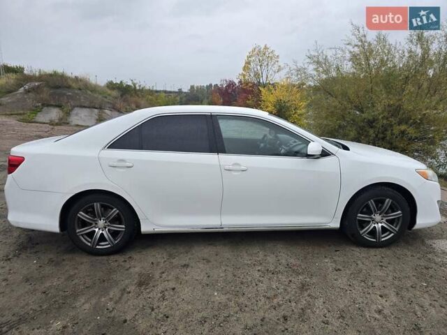 Белый Тойота Камри, объемом двигателя 2.5 л и пробегом 242 тыс. км за 10700 $, фото 6 на Automoto.ua