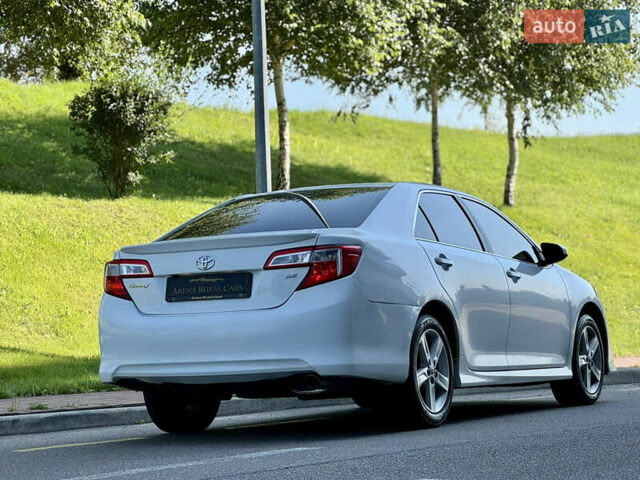 Білий Тойота Камрі, об'ємом двигуна 2.5 л та пробігом 247 тис. км за 10650 $, фото 11 на Automoto.ua