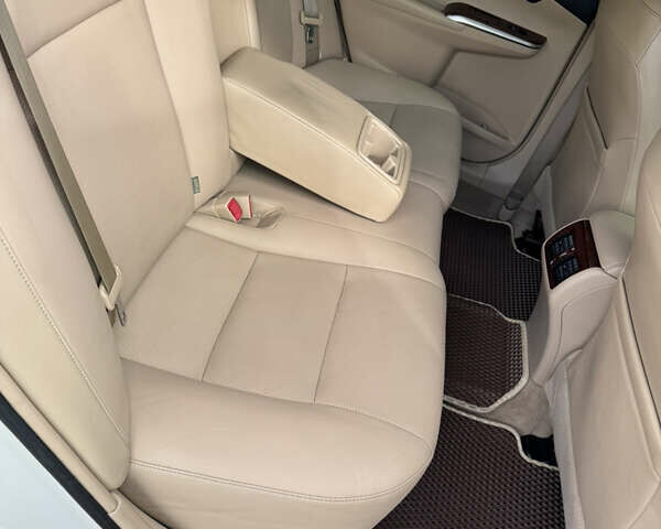 Белый Тойота Камри, объемом двигателя 2.49 л и пробегом 297 тыс. км за 14400 $, фото 5 на Automoto.ua