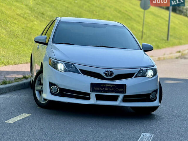 Білий Тойота Камрі, об'ємом двигуна 2.5 л та пробігом 247 тис. км за 10650 $, фото 4 на Automoto.ua
