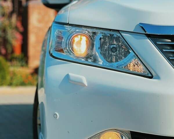 Белый Тойота Камри, объемом двигателя 2.5 л и пробегом 161 тыс. км за 13500 $, фото 6 на Automoto.ua