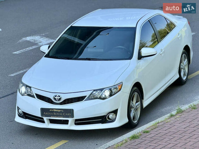 Білий Тойота Камрі, об'ємом двигуна 2.5 л та пробігом 247 тис. км за 10650 $, фото 16 на Automoto.ua