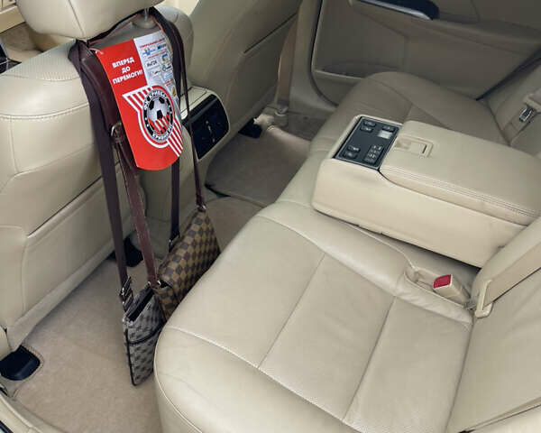 Белый Тойота Камри, объемом двигателя 2.49 л и пробегом 190 тыс. км за 16999 $, фото 5 на Automoto.ua