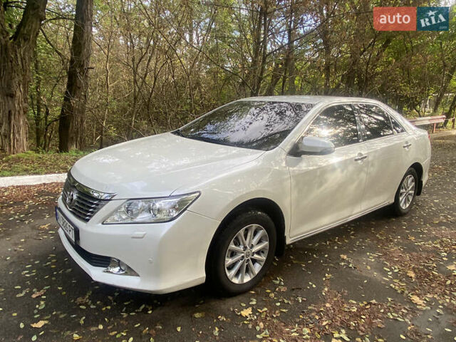 Белый Тойота Камри, объемом двигателя 2.49 л и пробегом 208 тыс. км за 12100 $, фото 2 на Automoto.ua