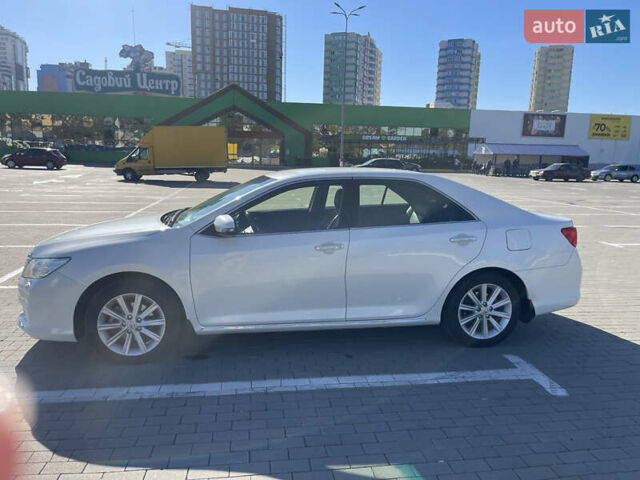 Білий Тойота Камрі, об'ємом двигуна 2.5 л та пробігом 198 тис. км за 14500 $, фото 1 на Automoto.ua