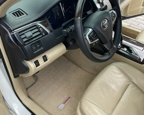 Белый Тойота Камри, объемом двигателя 2.49 л и пробегом 190 тыс. км за 16999 $, фото 4 на Automoto.ua